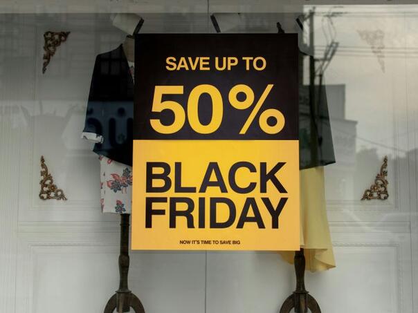 Crni petak u SAD-u oborio sve rekorde u online trgovini