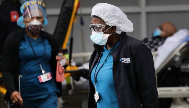 Crni rekordi u SAD-u, Moskva počinje sa vakcinacijom