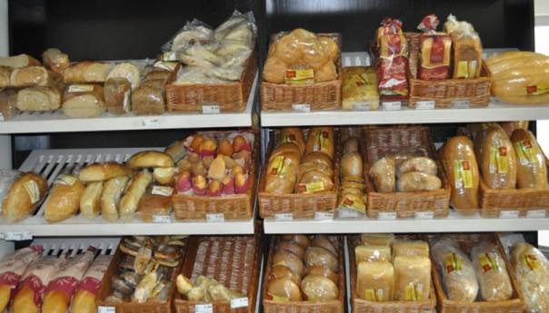 Crnogorska vlada dijeli siromašnima ulje i ograničava cijenu hljeba