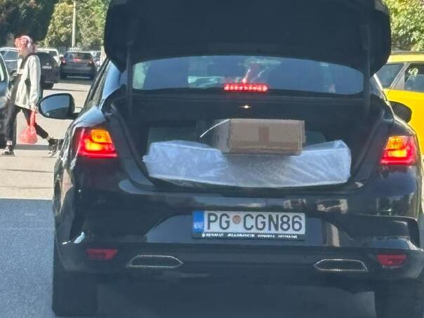 Crnogorski političar službenim automobilom prevozio krevet