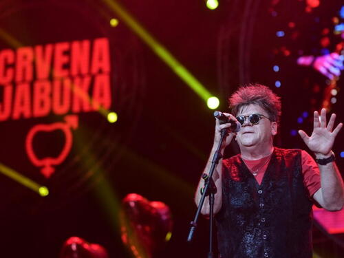 Crvena jabuka odgađa koncert u Sarajevu zbog smrti Halida Bešlića