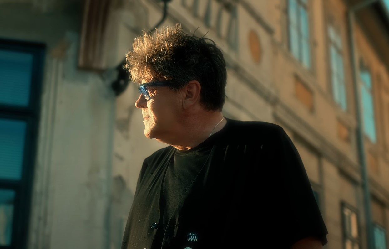 Crvena jabuka predstavila spot za pjesmu 'Dao sam ti dušu'