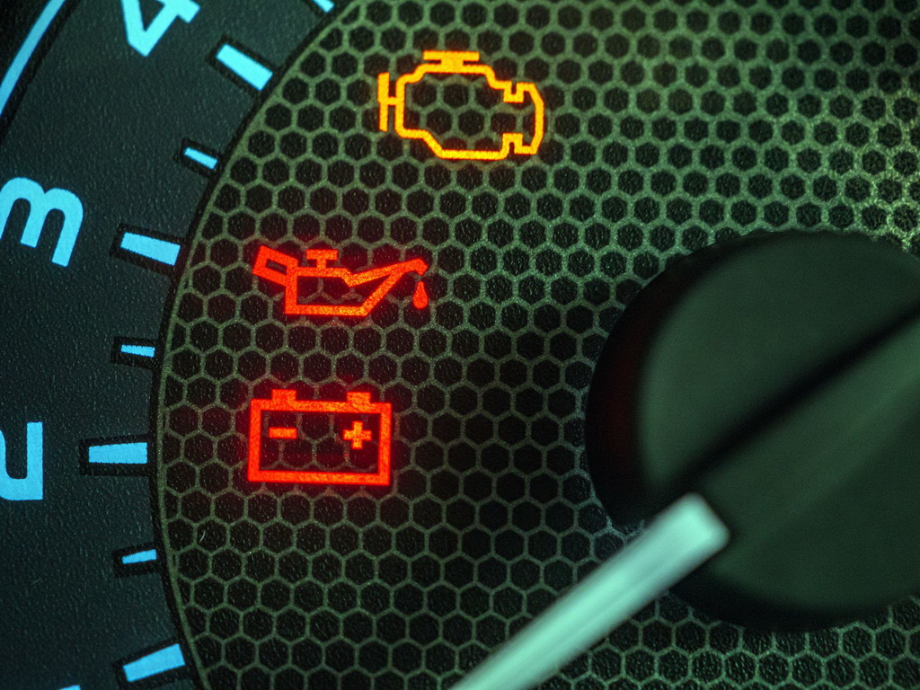 Crvena, žuta, zelena ili plava: Šta znače lampice na instrument tabli automobila?