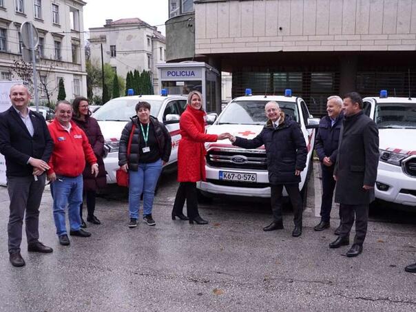 Crveni križ Italije donirao vozila za Crveni križ BiH