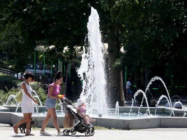 Crveni meteoalarm u Srbiji još uvijek na snazi: Izuzetno opasno vrijeme!