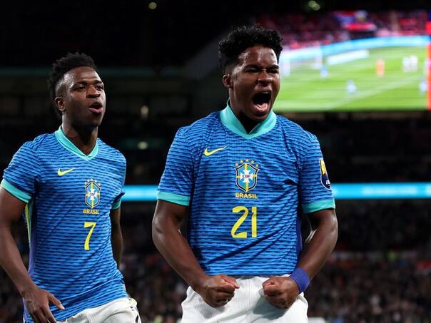 Čudesni brazilski fudbaler (17) sjajnim golom srušio Englesku na Wembleyu