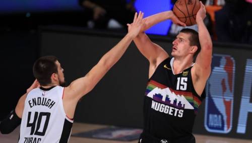 Čudesni Jokić trojkama u ključnim momentima slomio Clipperse