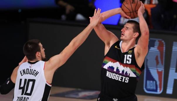 Čudesni Jokić trojkama u ključnim momentima slomio Clipperse