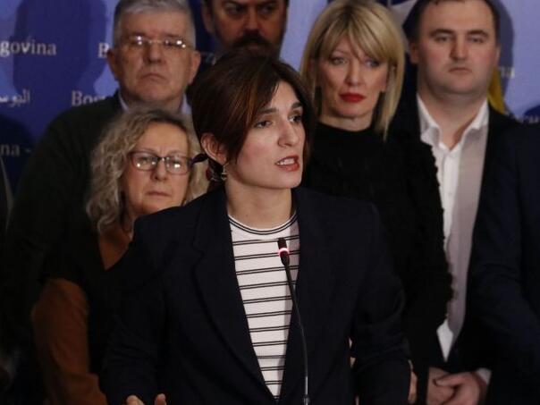 Ćudić tvrdila da će podržati inicijativu za smjenu Košarca, pa glasala protiv