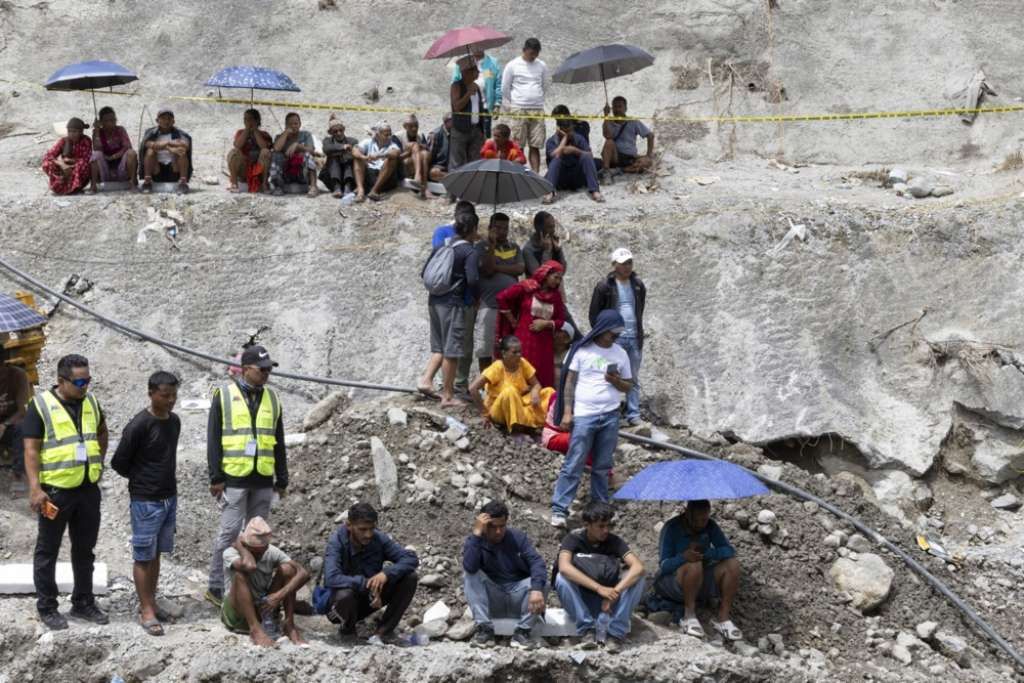 Čudo u Nepalu: Kinez spašen ispod ruševina nakon 10 dana