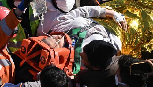 Čudo u Turskoj: Ekipe čule glas ispod ruševina, spašena 17-godišnja Aleyna