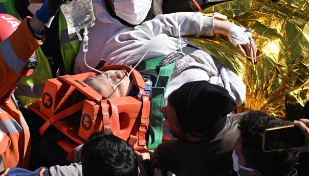 Čudo u Turskoj: Ekipe čule glas ispod ruševina, spašena 17-godišnja Aleyna