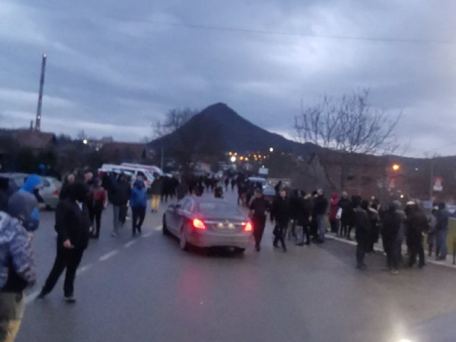 Čula se rafalna paljba i detonacija, škole na sjeveru KiM neće raditi