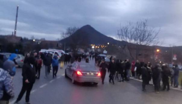 Čula se rafalna paljba i detonacija, škole na sjeveru KiM neće raditi