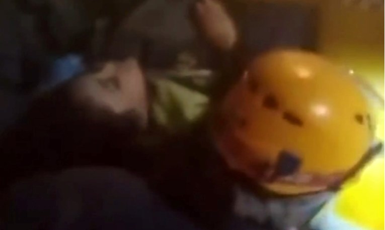 Curica u Turskoj spašena 90 sati nakon potresa