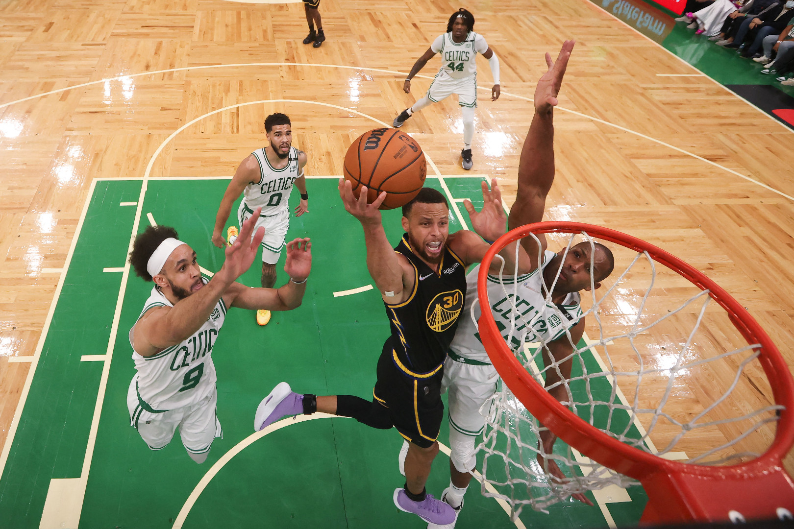 Curry vratio Warriorse u život za 2:2 u velikom finalu