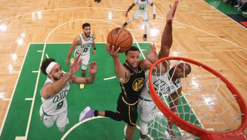 Curry vratio Warriorse u život za 2:2 u velikom finalu