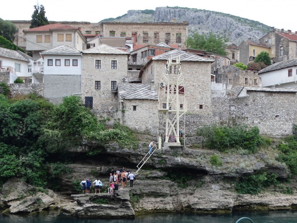Čuvena skakaonica "Duradžik" pored Starog mosta u novom ruhu