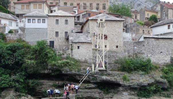 Čuvena skakaonica "Duradžik" pored Starog mosta u novom ruhu