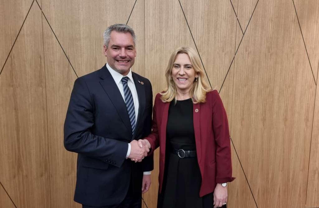 Cvijanović razgovarala s Nehamerom o jačanju saradnje