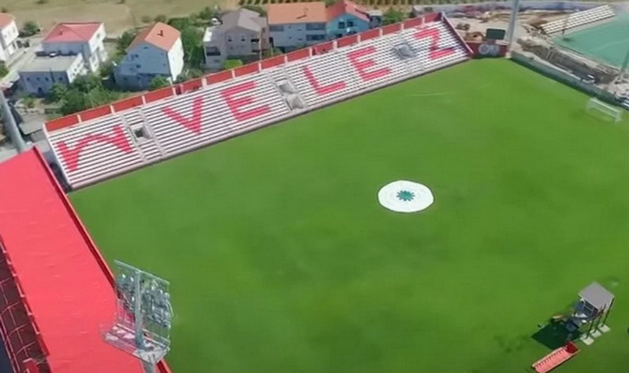 Cvijet Srebrenice na centru stadiona Rođeni