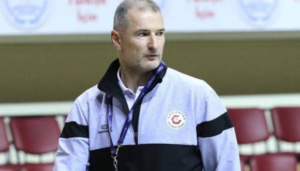 Da li je naše odgovorne političare sramota naroda koji predstavljaju!?