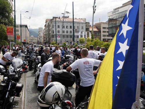 "Da se ne zaboravi i ne ponovi": Hiljade motorista na putu prema Srebrenici