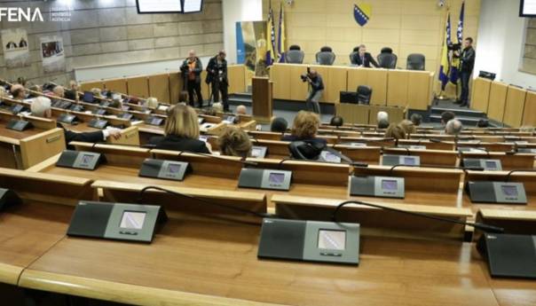 Da se neznalice iz opozicije pitaju - KCUS bi ponovo grcao u dugovima