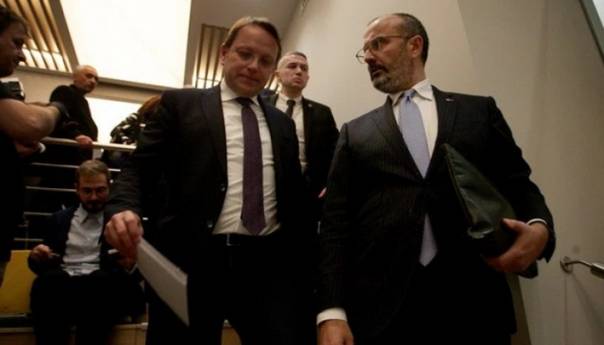 Dačić napao Varheljija, EU komesar napustio sastanak