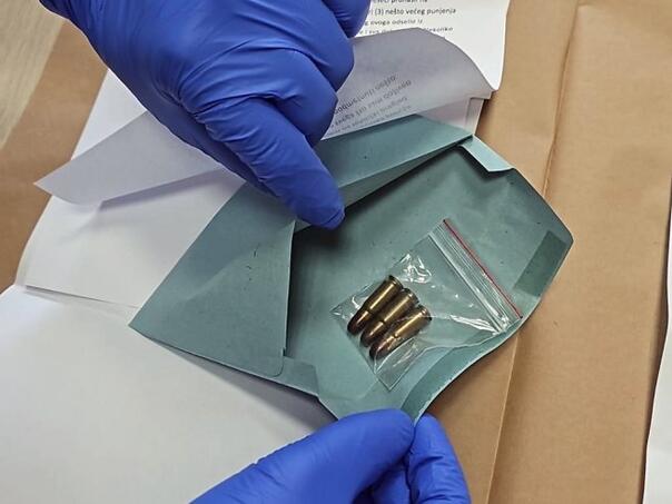 Dačiću stigla zanimljiva pošiljka: Tri metka u koverti, poznato i odakle