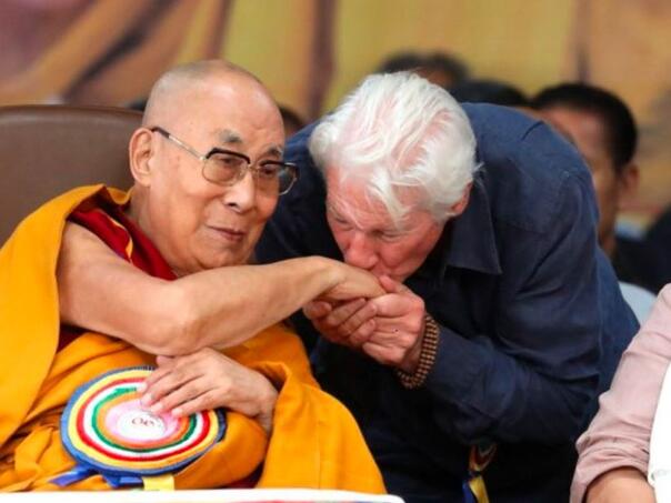 Dalaj Lama slavi 90. rođendan, među gostima i Richard Gere