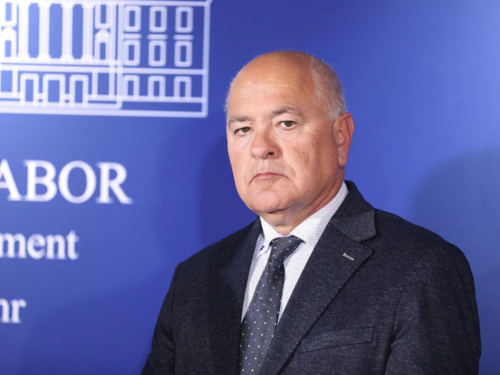 Damir Biloglav u Saboru RH pozdravio s "Za dom spremni"!