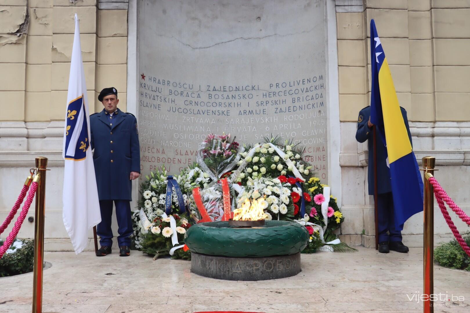 Dan državnosti BiH: Delegacije položile cvijeće ispred Vječne vatre