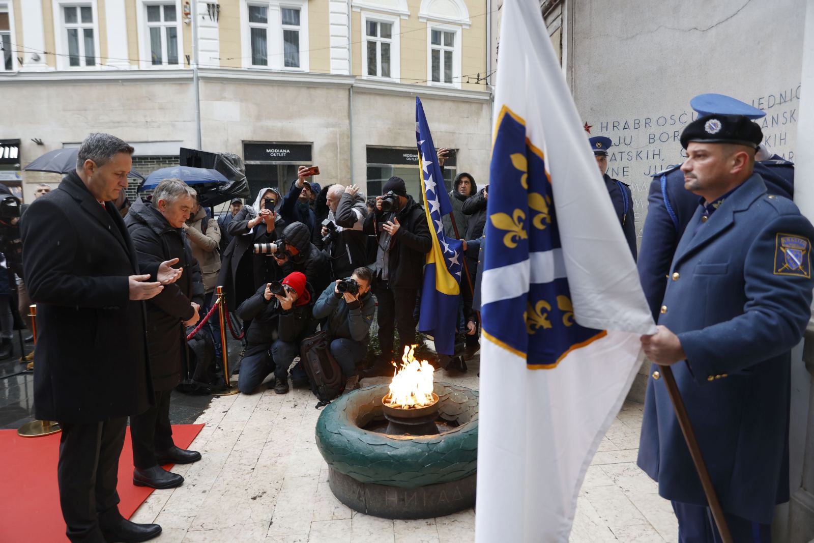 Dan državnosti obilježen na Spomen obilježju 'Vječna vatra'