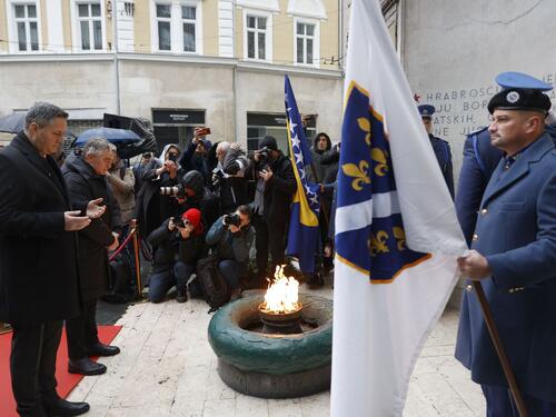 Dan državnosti obilježen na Spomen obilježju 'Vječna vatra'