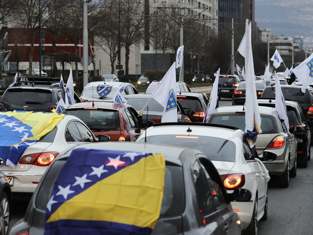 Dan nezavisnosti BiH: Svečani defile automobila kroz Sarajevo