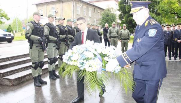 Dan policije ZDK - Odata počast poginulim policajcima