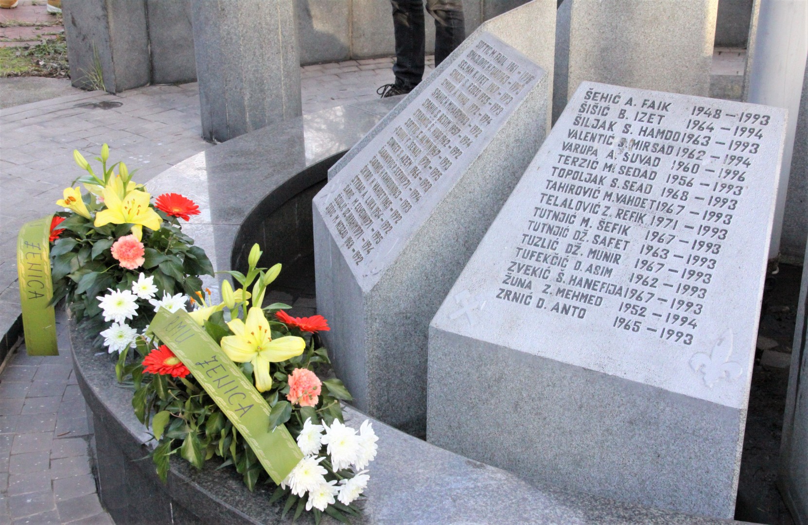 Dan rudara u Zenici obilježili polaganjem cvijeća na spomenik poginulim rudarima