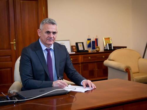 Dan žalosti zbog smrti Halida Bešlića proglašen i u Brčkom