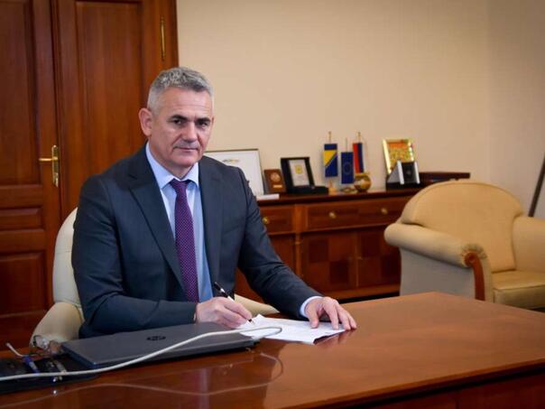 Dan žalosti zbog smrti Halida Bešlića proglašen i u Brčkom