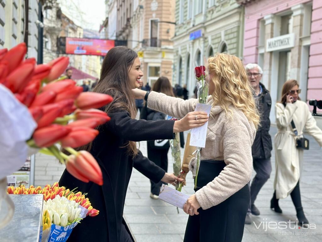 Dan žena u Sarajevu, ulice ispunjene cvijećem
