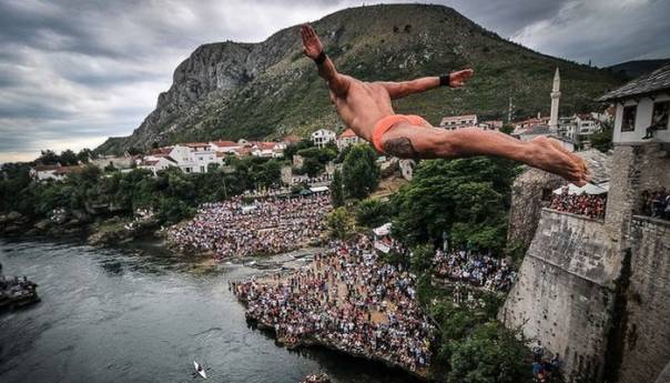 Danas 455. tradicionalni skokovi sa Starog mosta