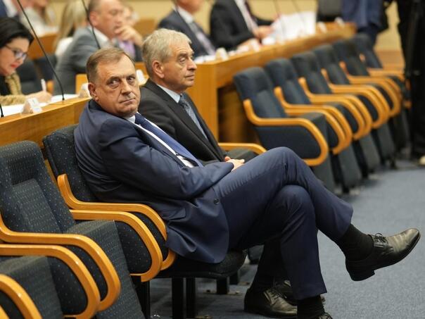 Danas dvije sjednice NSRS, SNSD povlači sporne zakone