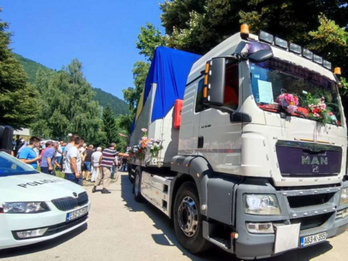 Danas ispraćaj posmrtnih ostataka žrtava genocida u Srebrenici na putu ka Potočarima