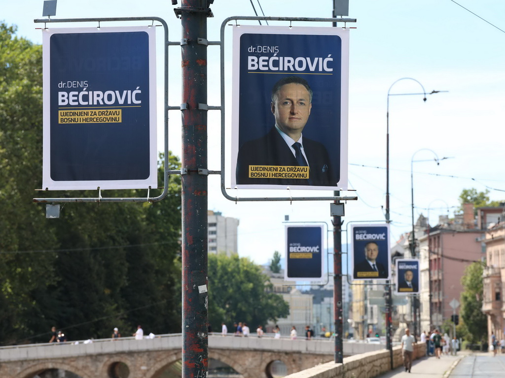 Ističe rok za uklanjanje plakata, kazne do 30.000 KM