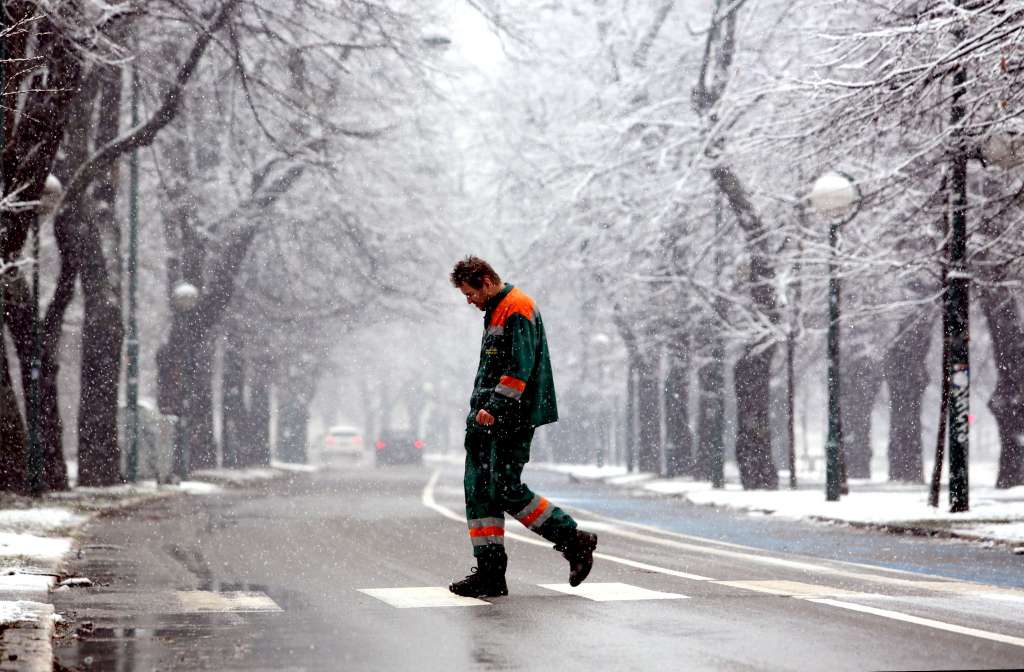 Danas oblačno sa kišom, susnježicom i snijegom na planinama