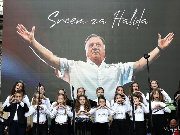 Danas posljednji oproštaj od neponovljivog Halida Bešlića