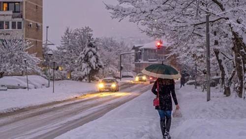 Danas pretežno oblačno sa slabim padavinama, poslijepodne razvedravanje
