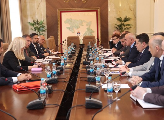 Danas sastanak vladajuće koalicije i sjednica Izvršnog komiteta SNSD-a