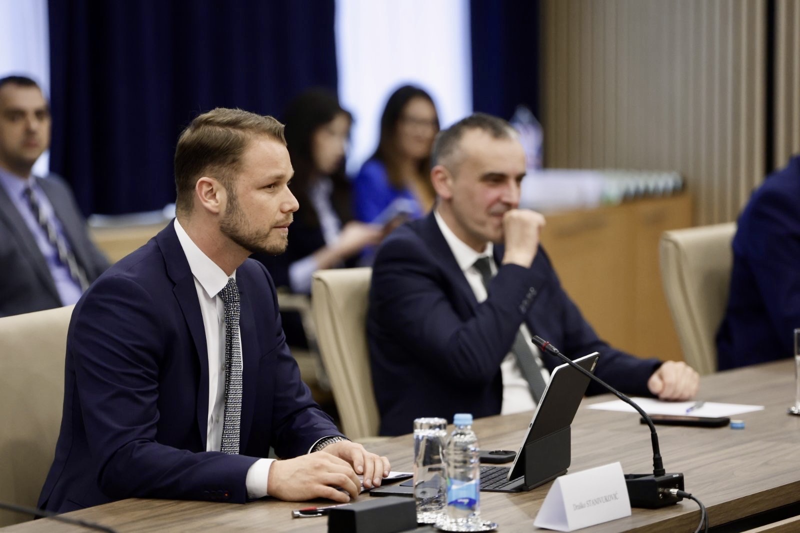Danas se potpisuje sporazum: Hoće li ostati mrtvo slovo na papiru?